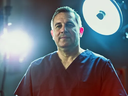 Surgeon Under Lights FREE Stock Photo, surgeon,  doctor,  medical picture